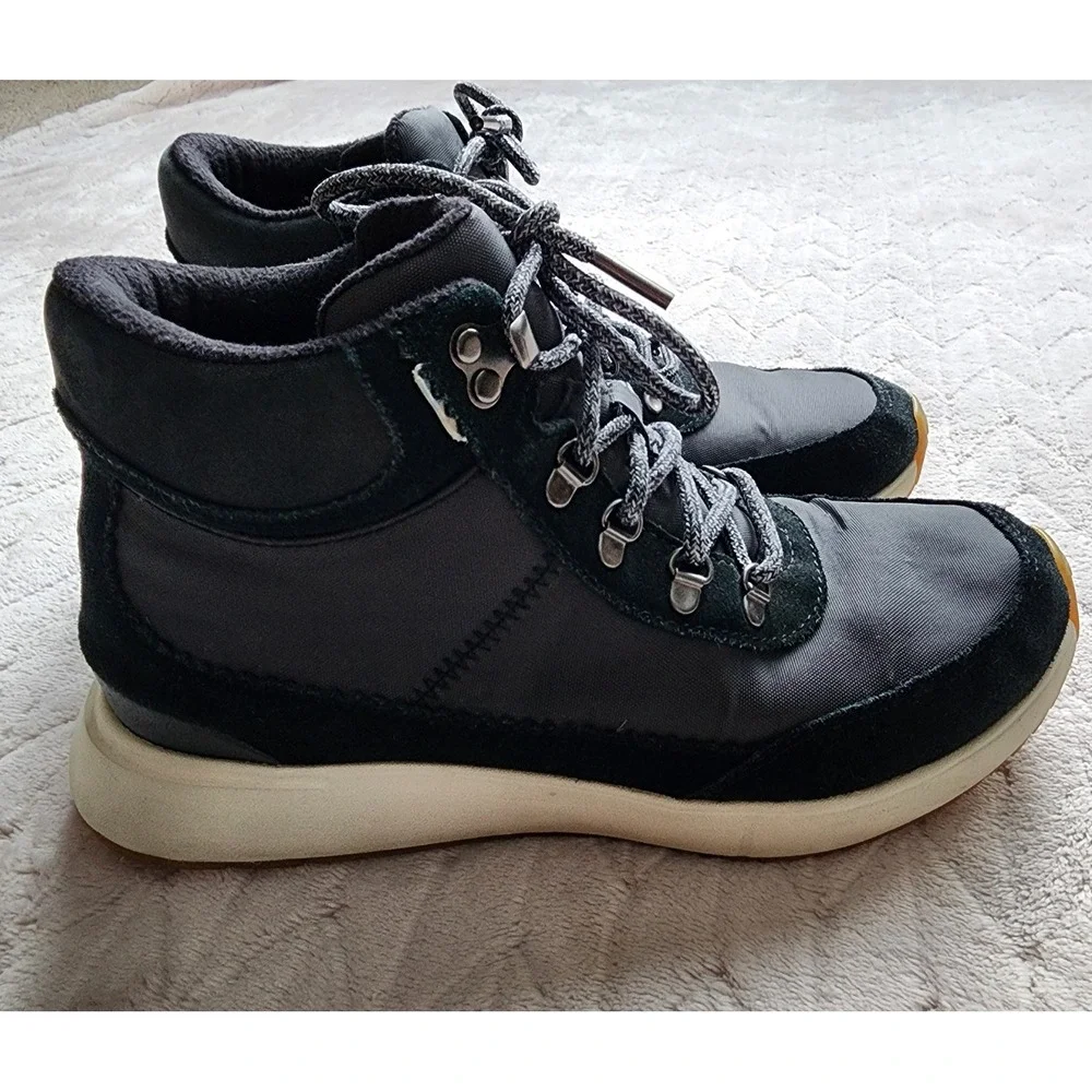 Toms Cascada Waterproof Black Suede Tech Nylon Sneaker Boot Womens 8.5